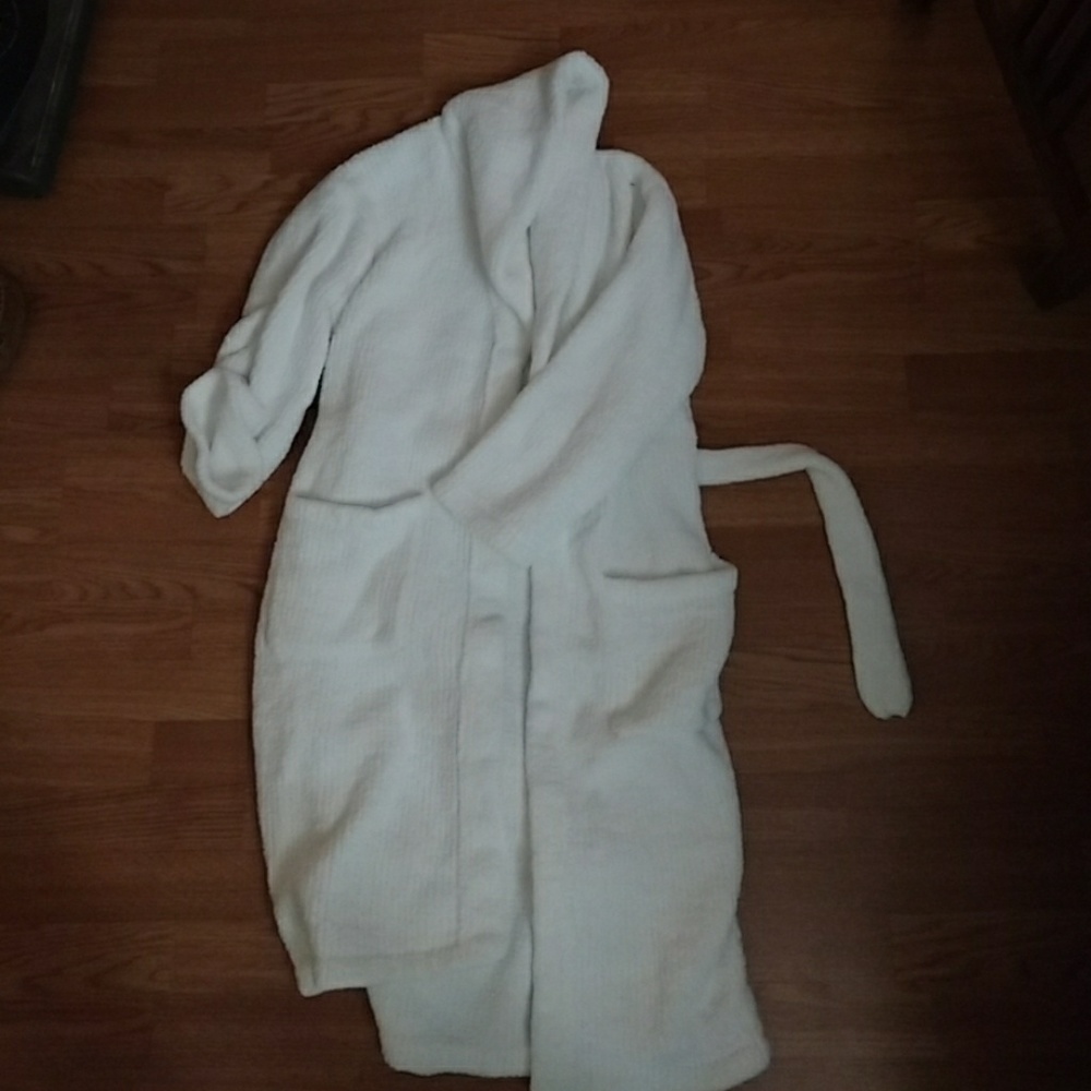 Barefoot dreams size 1 white robe